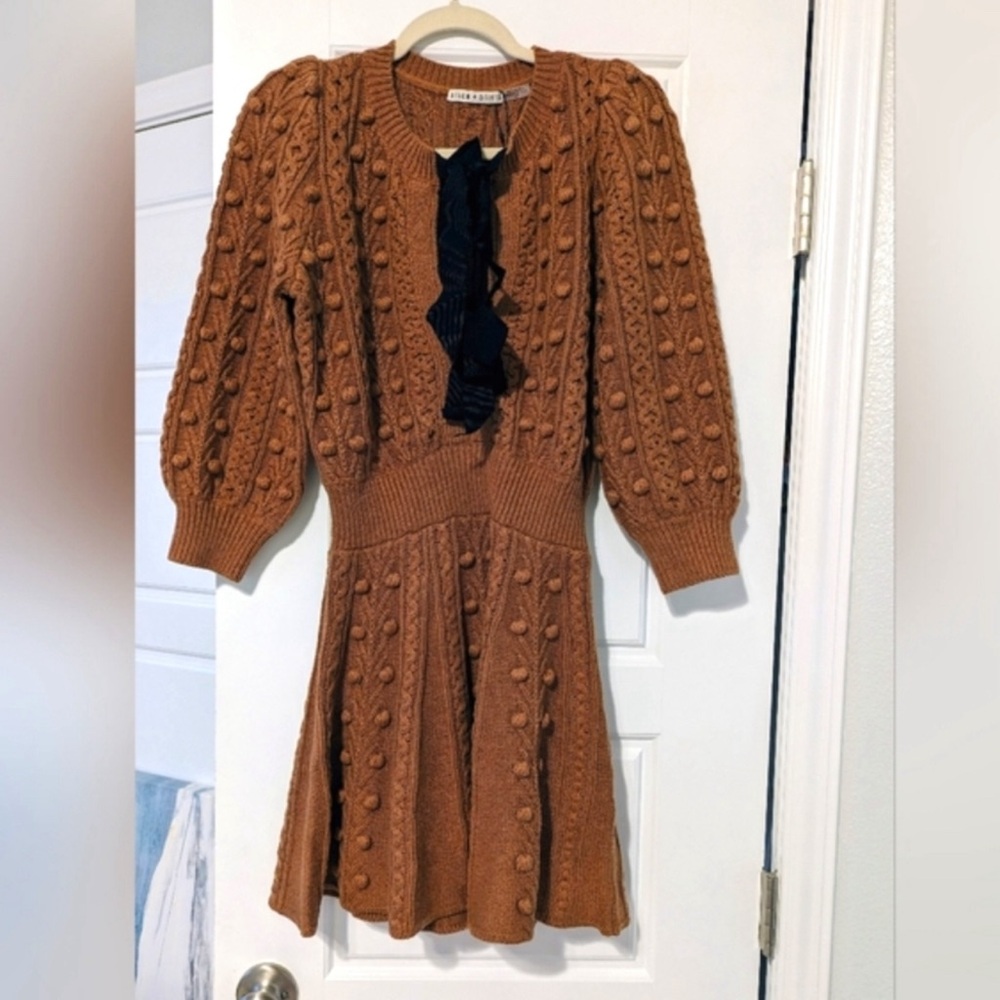 Alice + Olivia Kitty Bow Sweater Dress. NWT! Size small